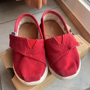 Excellent used condition adorable toms